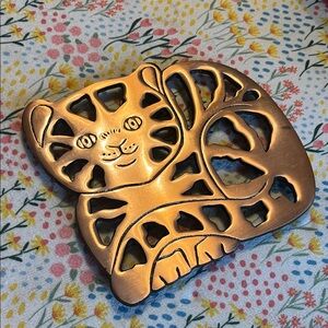 Vintage metal copper cat trivet wall are decoration